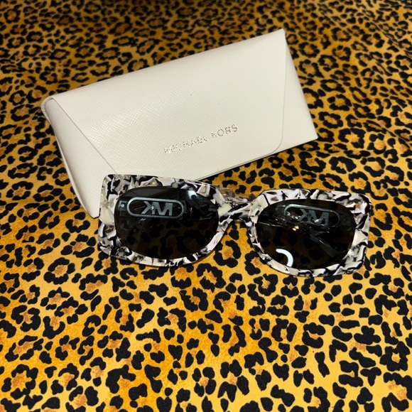 MICHAEL KORS MARBLE SUNGLASSES main image 6